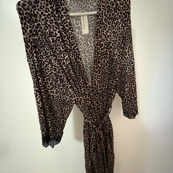 Leopard Print Robe with Black Lace - Picture 3 of 5
